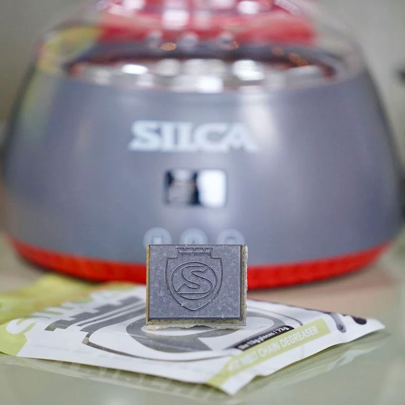 SILCA StripChip Hotmeltwas voor fietskettingen, 6 afzonderlijke chips, elk 12 g, wasadditief reinigt volledig 6 nieuwe fietskettingen, in de fabriek ingevet voor 10-voudig racen