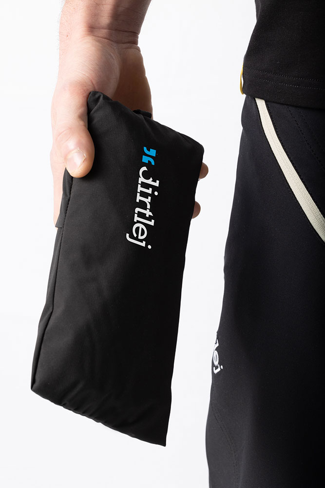 dirtlej_Weathershield-Vest-Weste_20240001_ (5).jpg