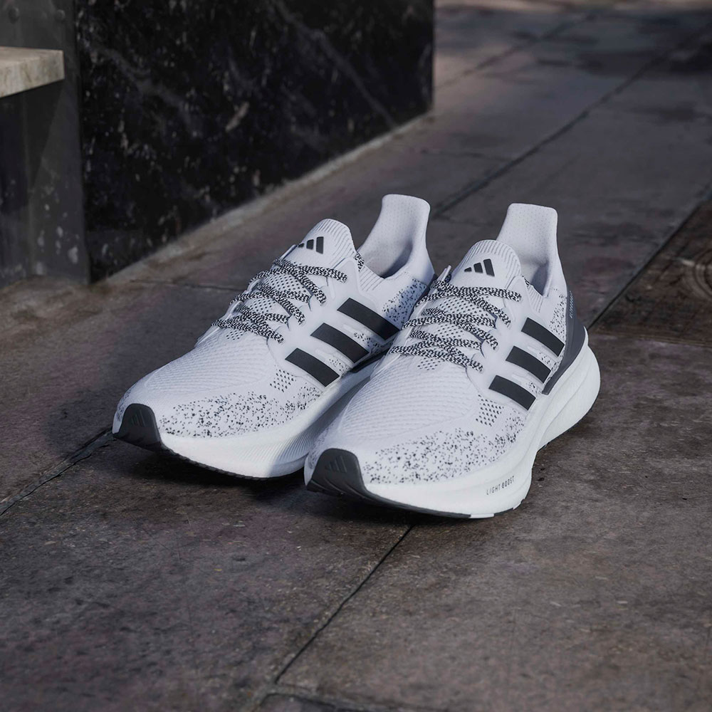Adidas_Ultraboost5_Ftwwht_Cblack_Silvmt (20).jpg