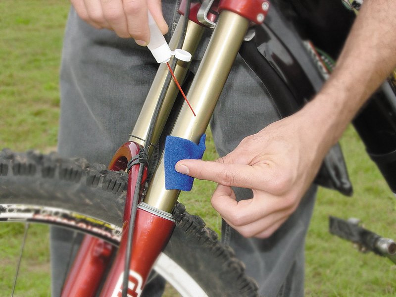 Finish_Line_Stanchion-Fluoro_Oil_2.jpg