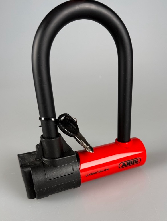 PRODUIT DE SECOND CHOIX / Cadenas à arceau Ultimate 420K/150HB140 avec support USH