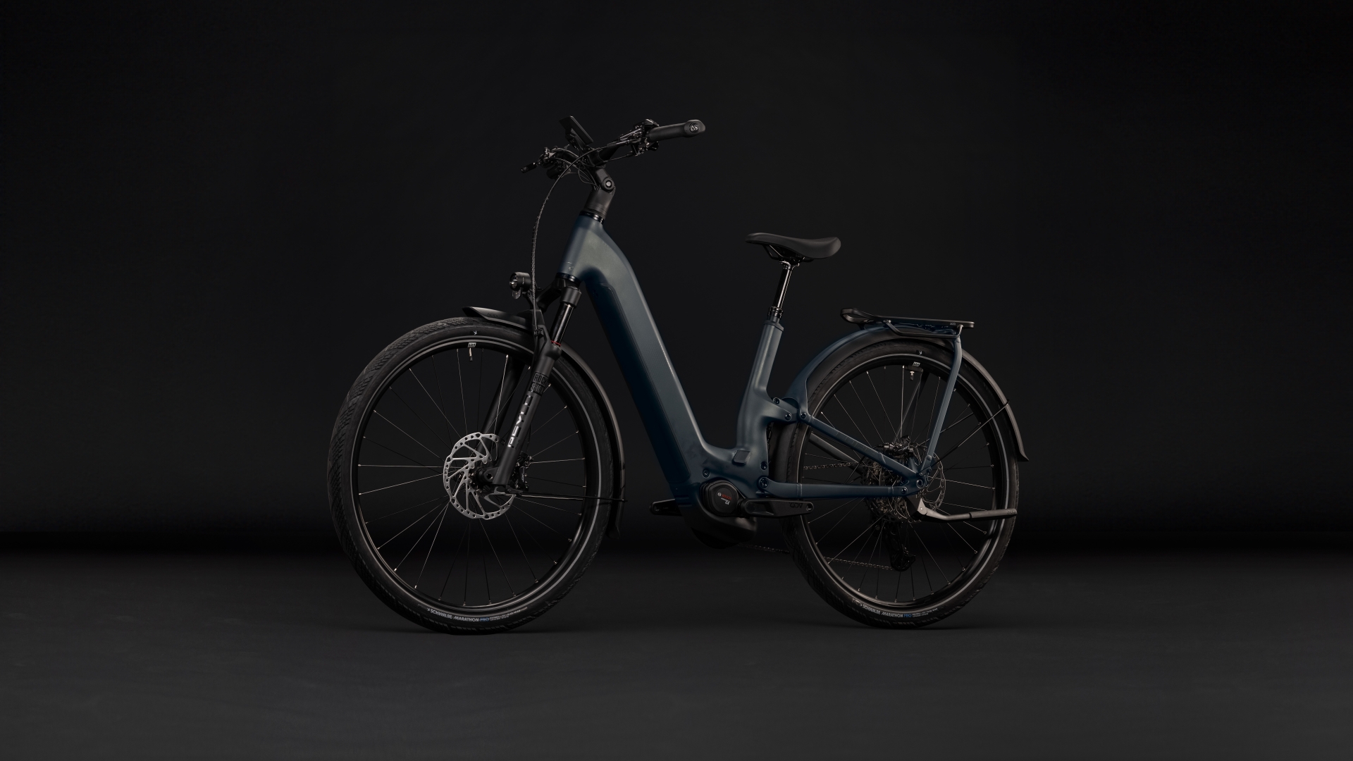 Kathmandu Hybrid ONE11 HPC SLX 800 verde sagebrush y cromo, con acceso fácil