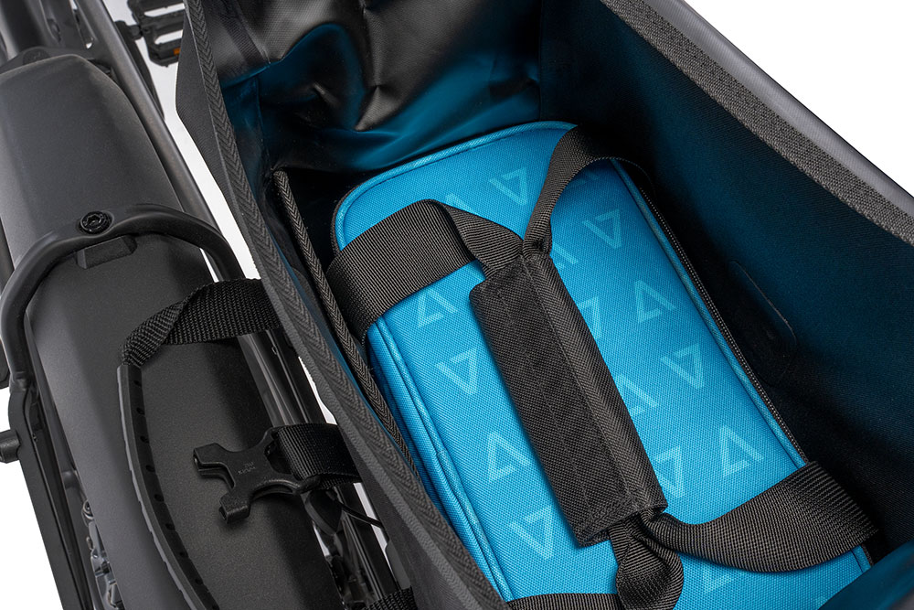 Cooler bag insert for 20-litre pannier bag