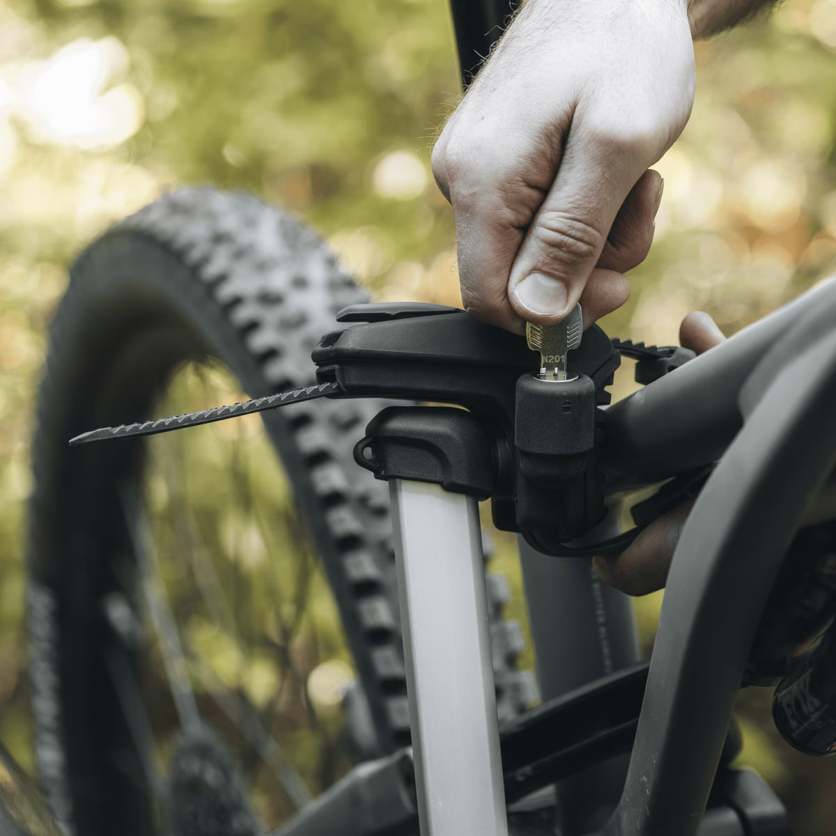 Thule-EPOS-3-Fahrräder---klappbarer-Fahrradträger-979100-9.jpg
