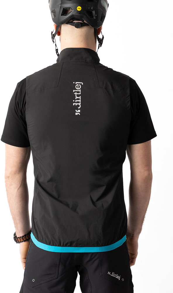 dirtlej_Weathershield-Vest-Weste_20240001_ (4).jpg