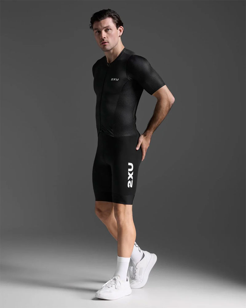 2XU_2X-MT7394D-BLKWHT‌_Aero_Hex_Sleeved_Einteiler_mit_Sitzpolster (5).jpg