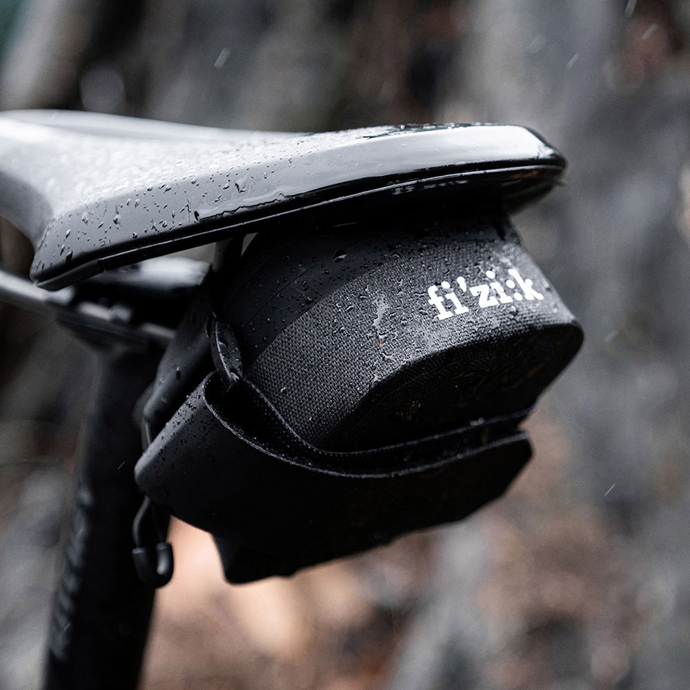 fizik-saddle-bag-1-road-bike-multi-tools-carrier_4.jpg
