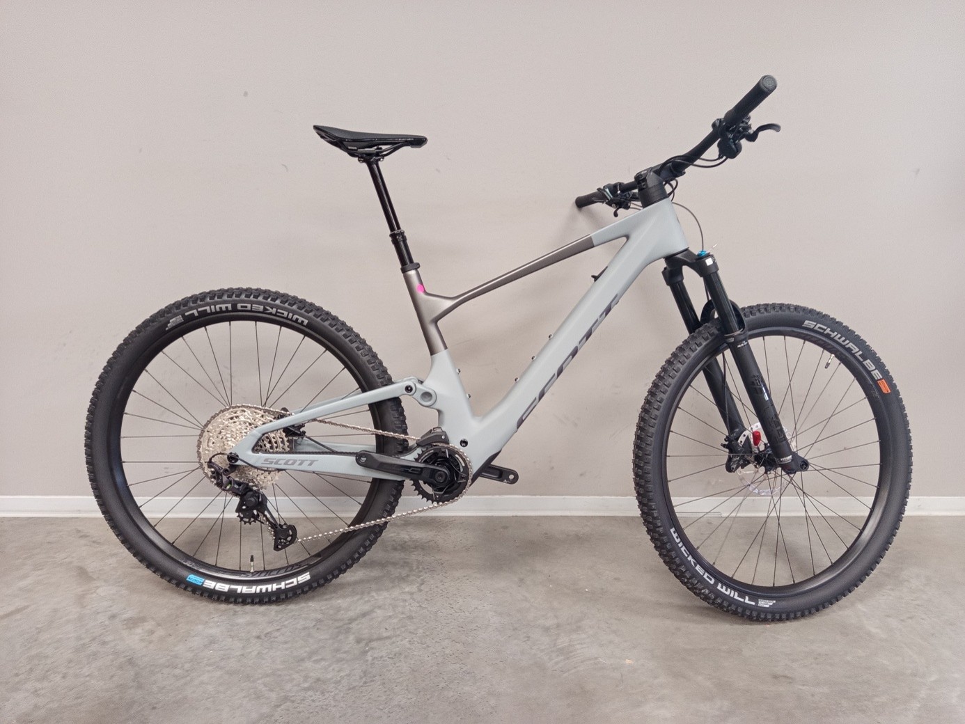 Lumen eRIDE 910 Shark grey (producto nuevo con defecto de pintura)