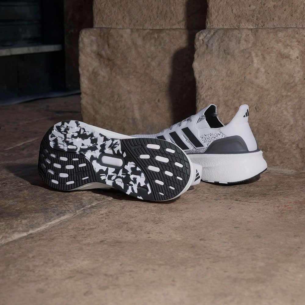 Adidas_Ultraboost5_Ftwwht_Cblack_Silvmt (16).jpg