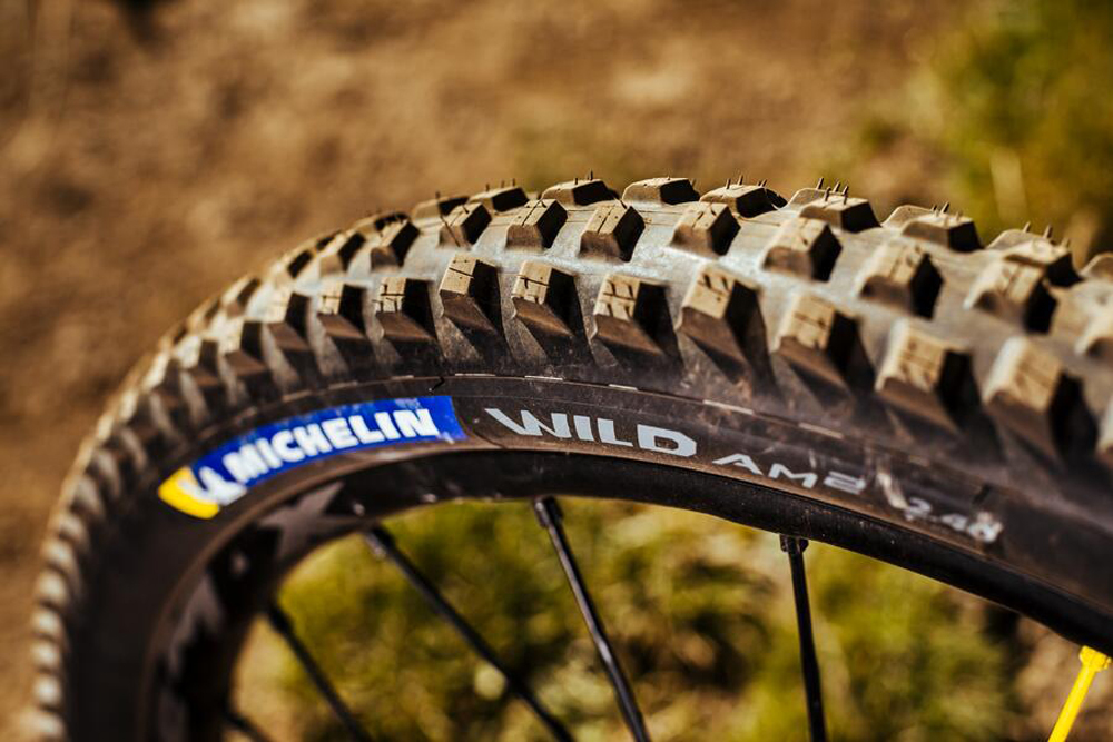 Michelin FA003464255 +FA003464247 Wild AM2 Competition 27,5 Faltreifen 2.jpg