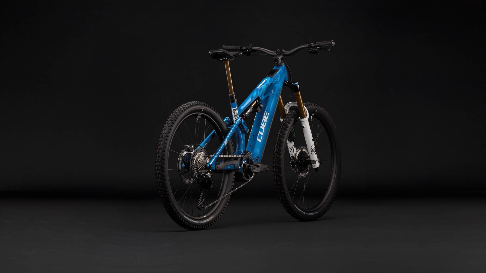 Stereo Hybrid ONE77 HPC AT 800 actionteam