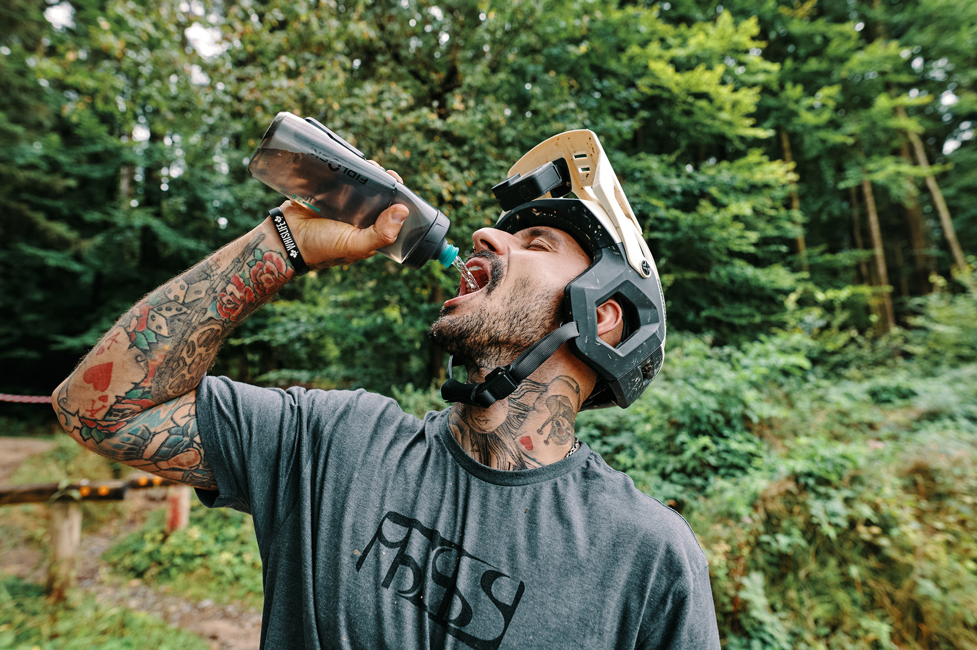 Fidlock-AB-09669(TBL)-20152623-TWIST-Bottle-600-antibacterial-+-Bike-Base--(5).jpg