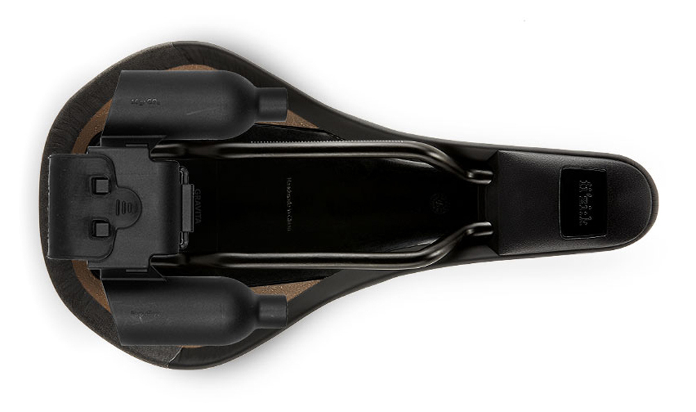 gravita-alpaca-saddle-with-carrier-tools-kit-1-fizik-mtb_1.jpg