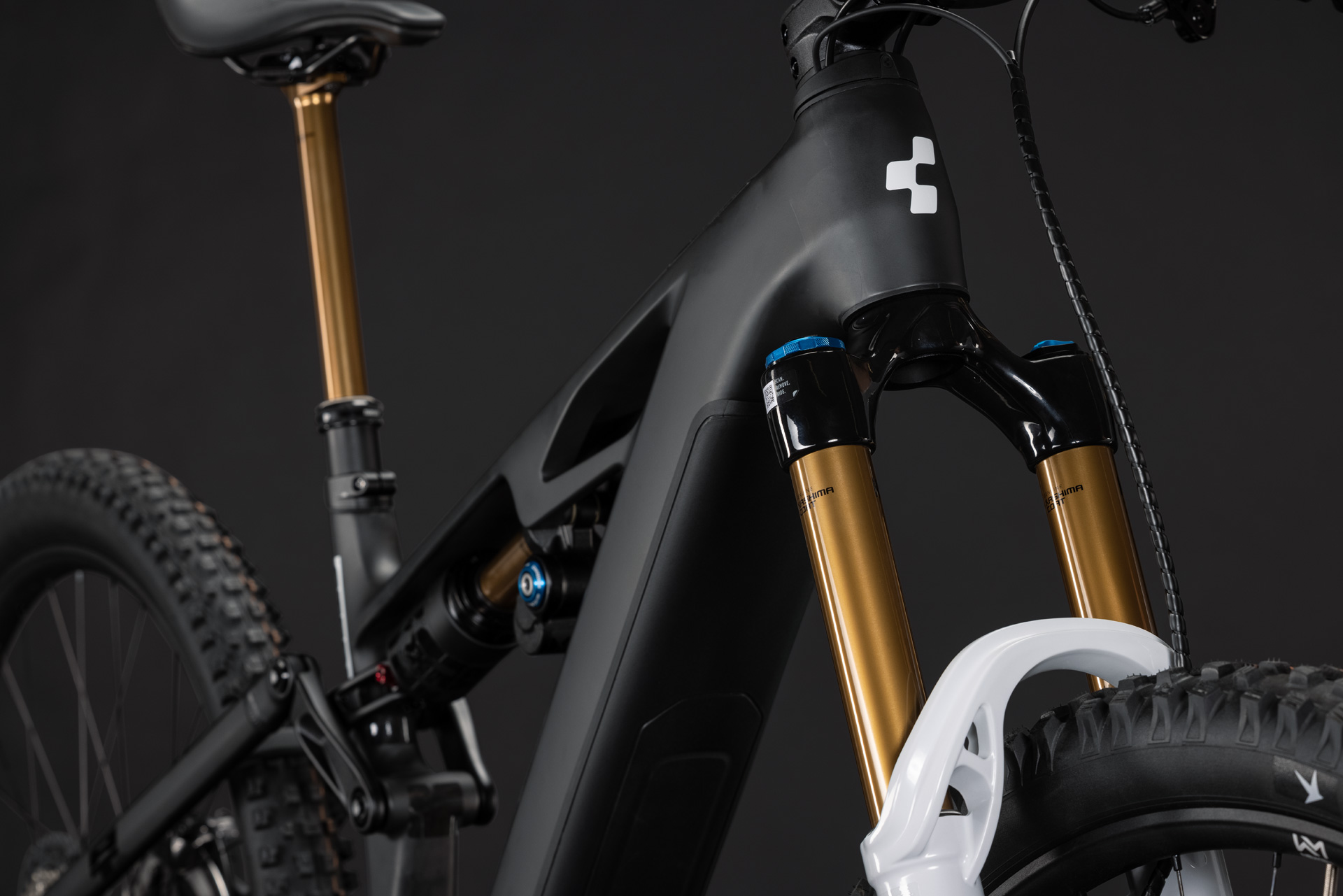 Stereo Hybrid ONE77 HPC AT 800 carbon´n´white