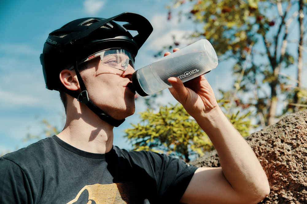 fidlock 09669(CLR) 20125455 TWIST Bottle 600 + Bike Base (4).jpg
