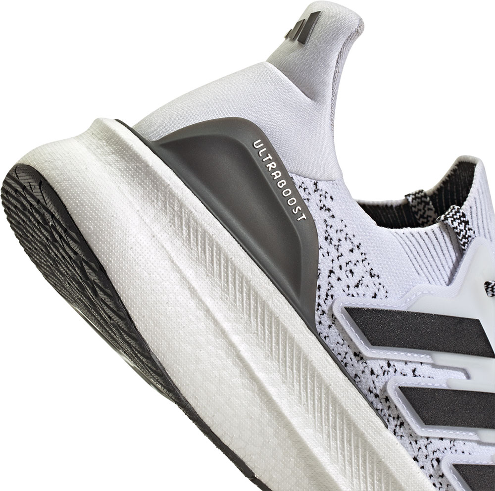 Adidas_Ultraboost5_Ftwwht_Cblack_Silvmt (11).jpg