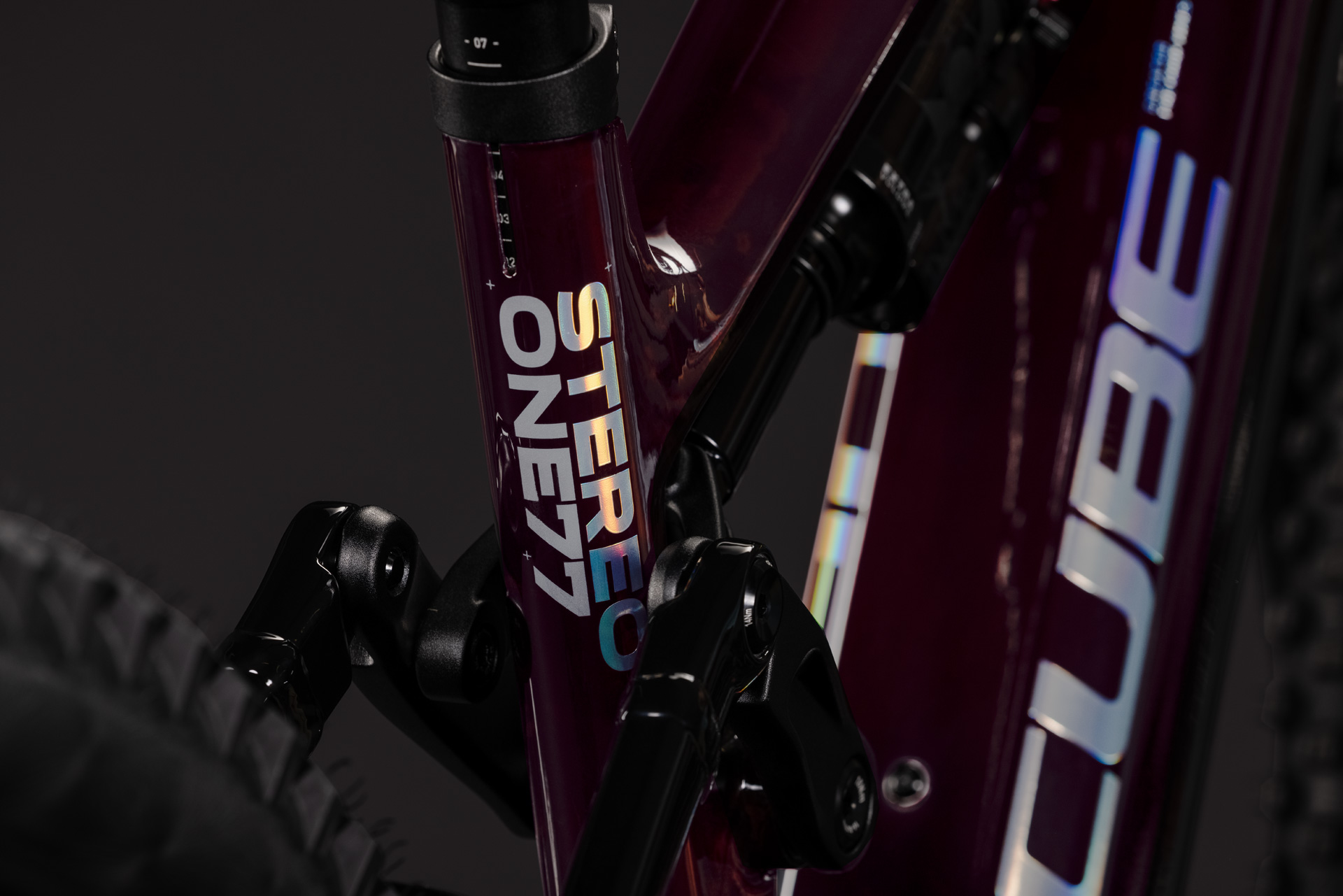 Stereo Hybrid ONE77 HPC SLX 800 liquidred´n´black