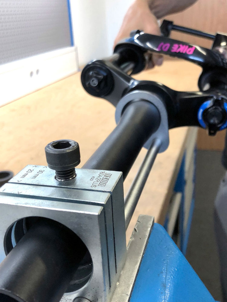Unior Tools 623417 20129630 Steuerrohr Schneidführung Profi 16042PLUS  (3).jpg