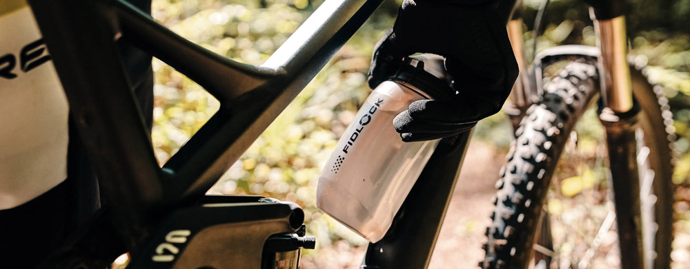 4251207403088Fidlock-TWISTBottle450+BikeBase-action.jpg