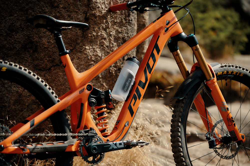 fidlock 09669(CLR) 20125455 TWIST Bottle 600 + Bike Base (1).jpg
