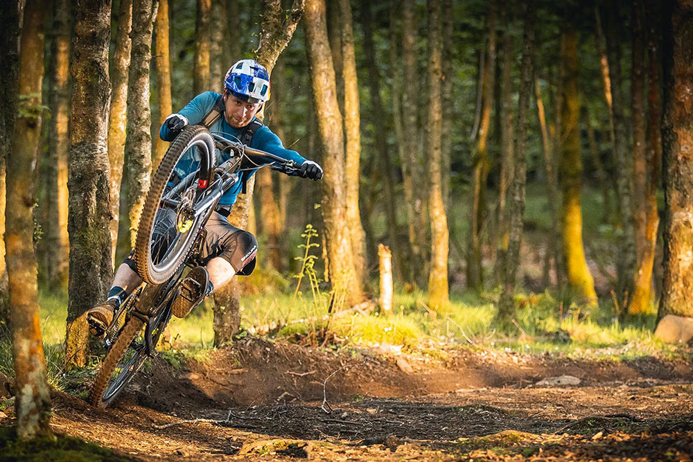 Endura_MT500LiteD30_R-E1196BK_Knieprotektor (2).jpg