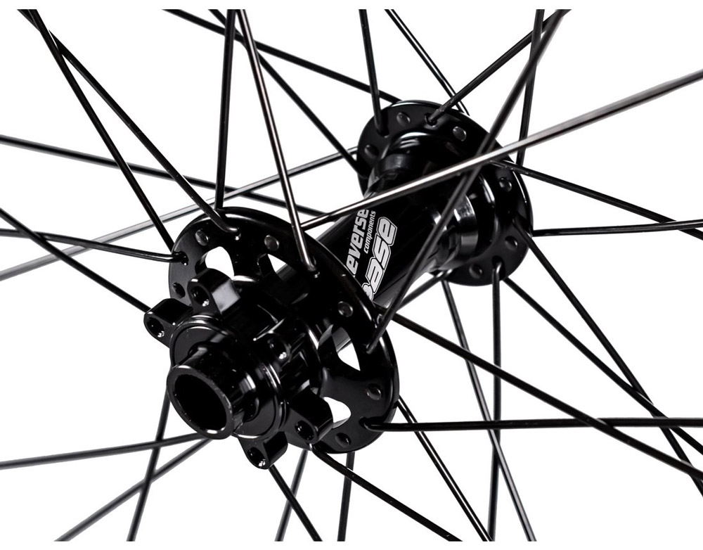 17184-+-17043-+-6020-Black-One-29-Boost-Tubeless-Shimano-Micro-Spline-Laufradsatz(4).jpg