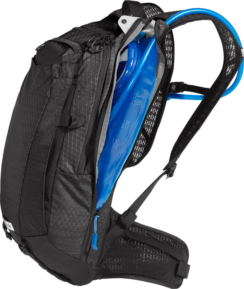 2401003000X-M.U.L.E.-Pro-14---Protektor-Trinkrucksack(5).jpg