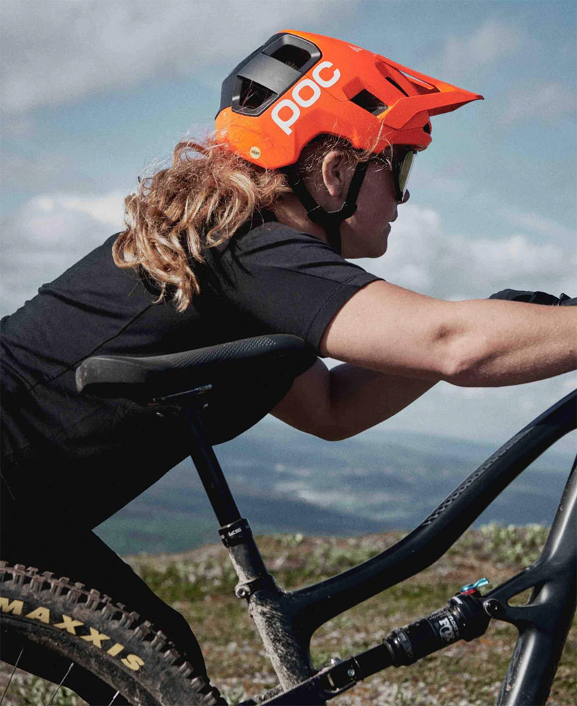 POC_Kortal_Race_MIPS_MTB_Helm_10521-8375_Action_ (2).jpg