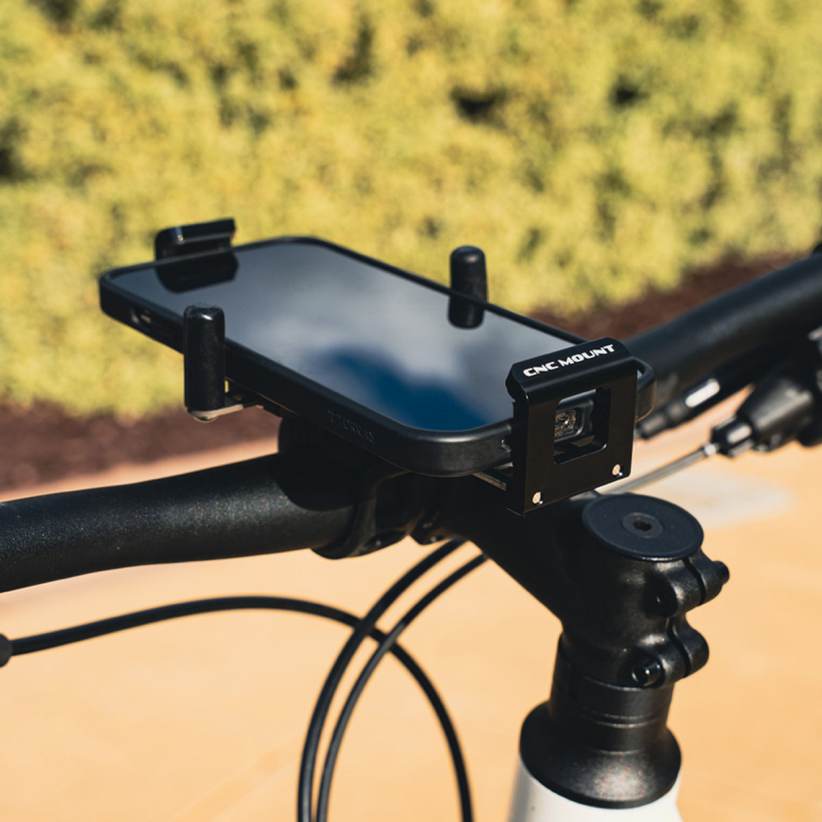 Lezyne 1-PH-CNCPHMT-V104 20163839 CNC Smartphonehalterung  (5).jpg