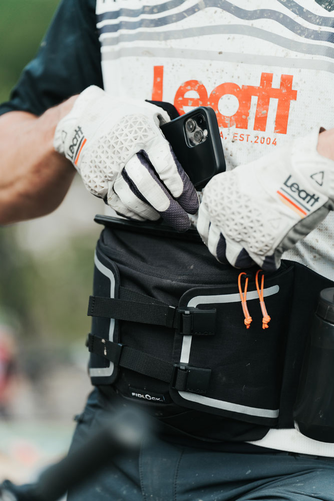 fidlock HB-20001-00001(BLK) 20136158 Hip Belt Double + bottle 450 - Hüfttasche  (28).jpg