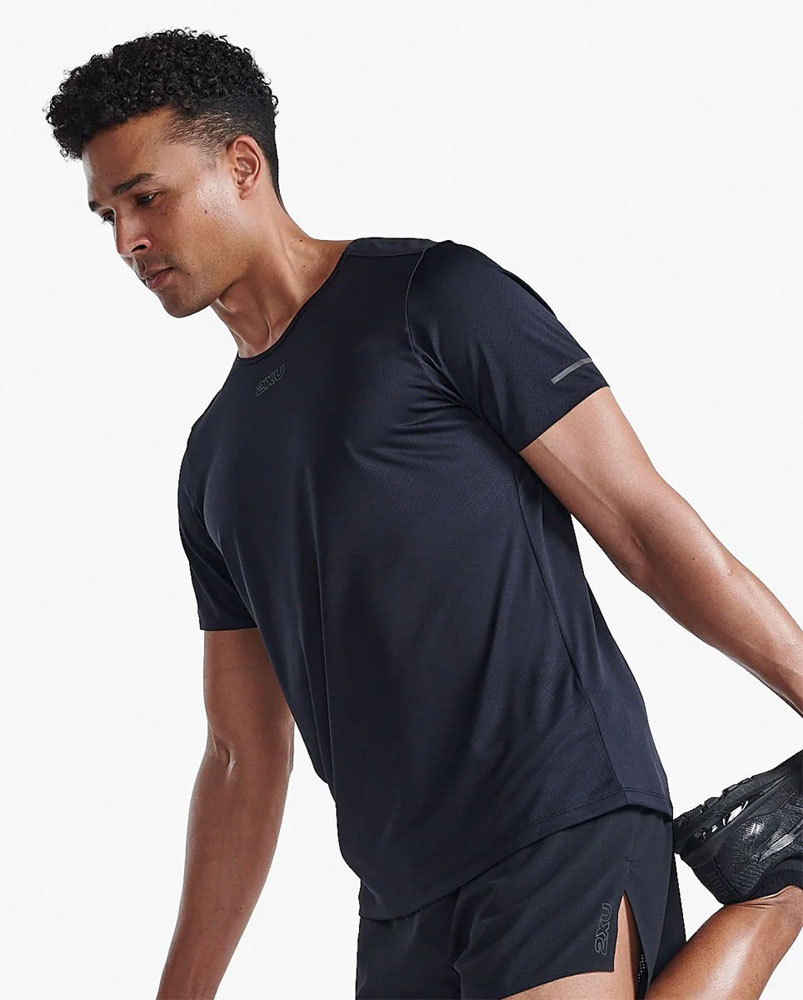 2XU_MR7150A_Light_Speed_Funktionsshirt (2).jpg