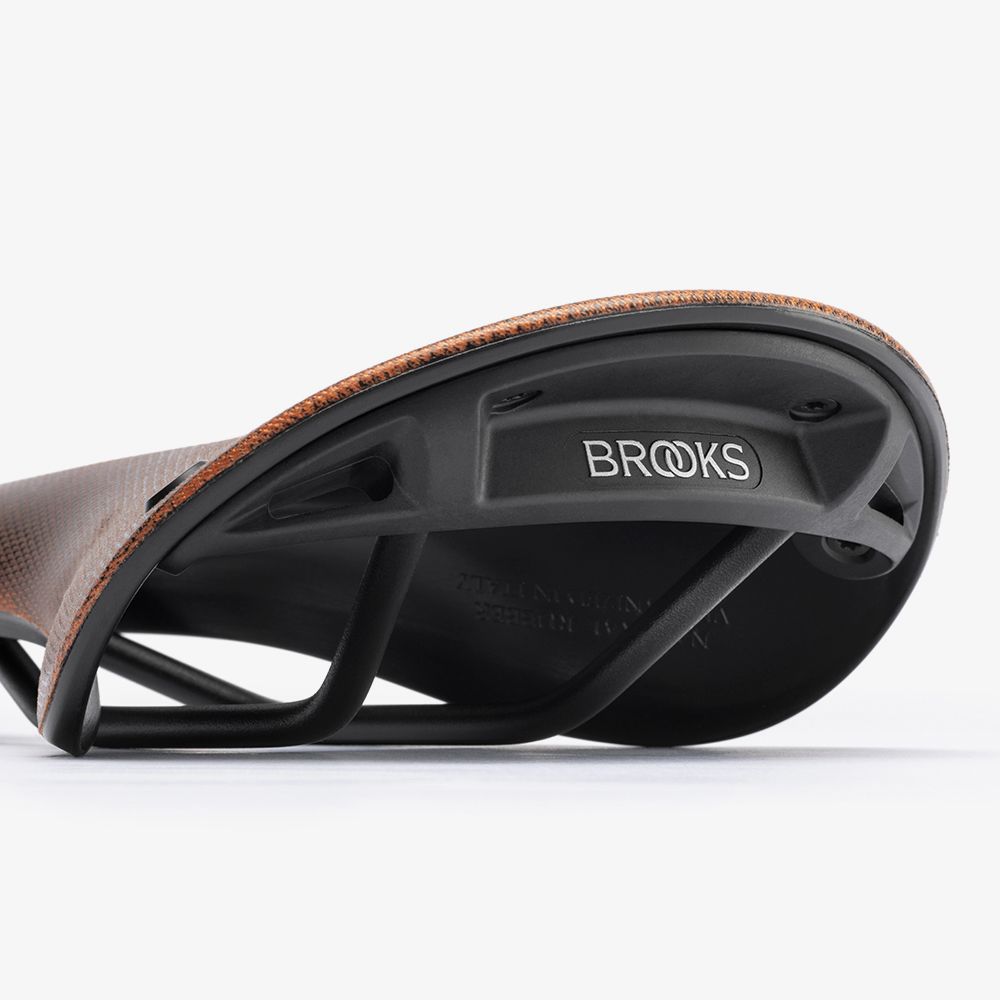 c17_carved_orange_cambium_saddle_detail2.jpg