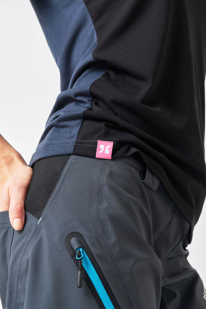 Dirtlej_Trailscout_Waterproof_Damen_MTB_Shorts_20220011_8.jpg
