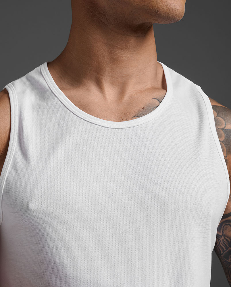 2XU_2X-MR7440A-WHTSRF_Aero_Mesh_Funktionsshirt_ärmellos (4).jpg