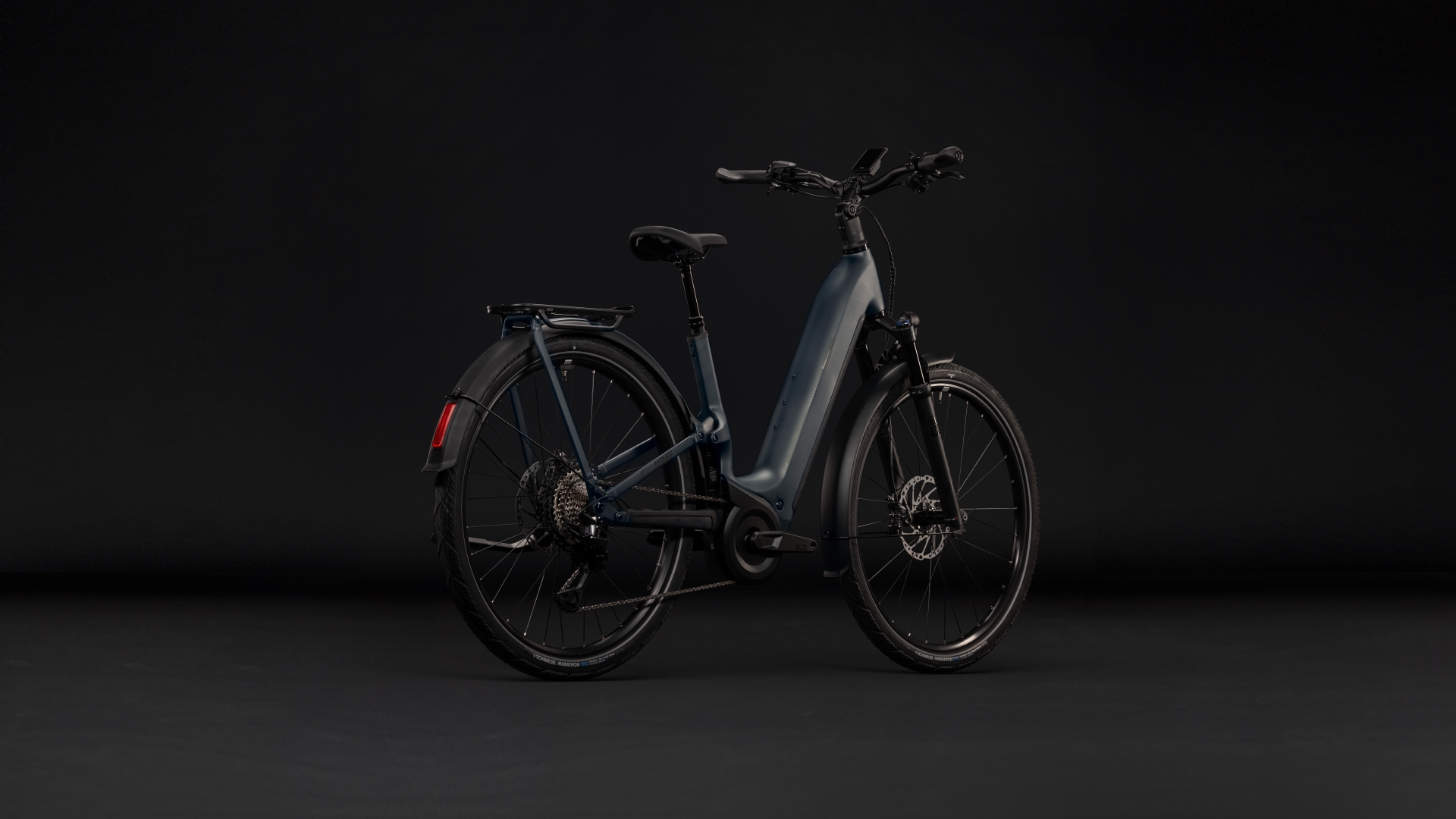 Kathmandu Hybrid ONE11 HPC SLX 800 verde sagebrush y cromo, con acceso fácil
