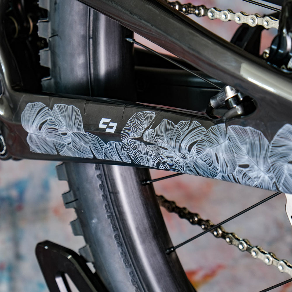 BP01-020-0_Unleazhed_white_glossy_detail_3.jpg