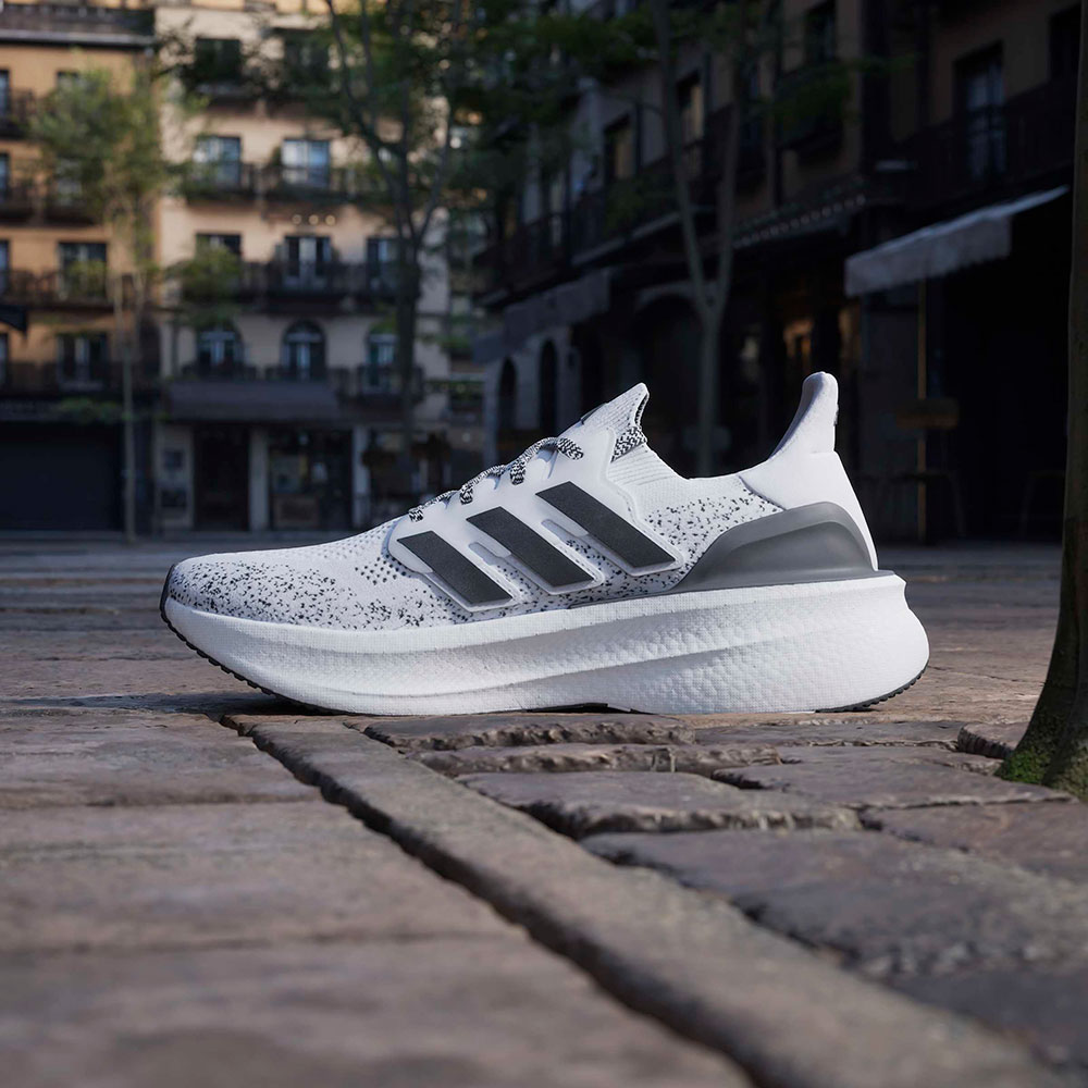 Adidas_Ultraboost5_Ftwwht_Cblack_Silvmt (19).jpg