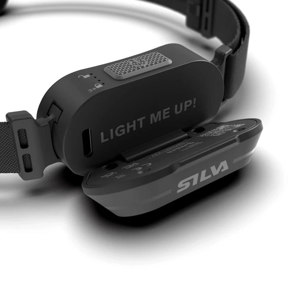 Smini_Black_38451_charge_port_395ade3a-a6a7-4ef6-bf7a-0b9e19966a0a.jpg
