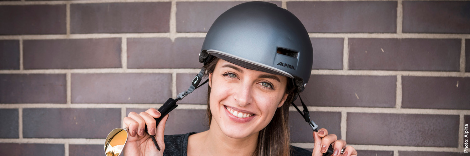 bekleidung_damen_helme_trekking.jpg