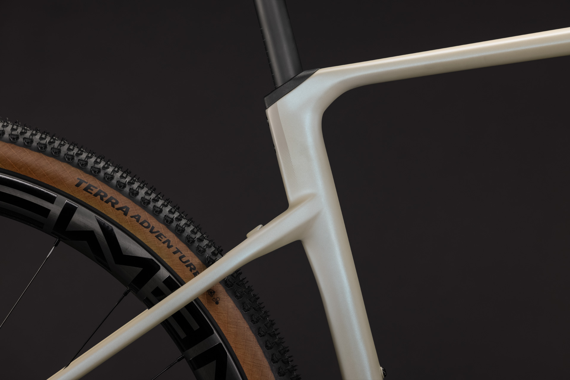 Nuroad Hybrid C:62 SLX 400X glintsand´n´black
