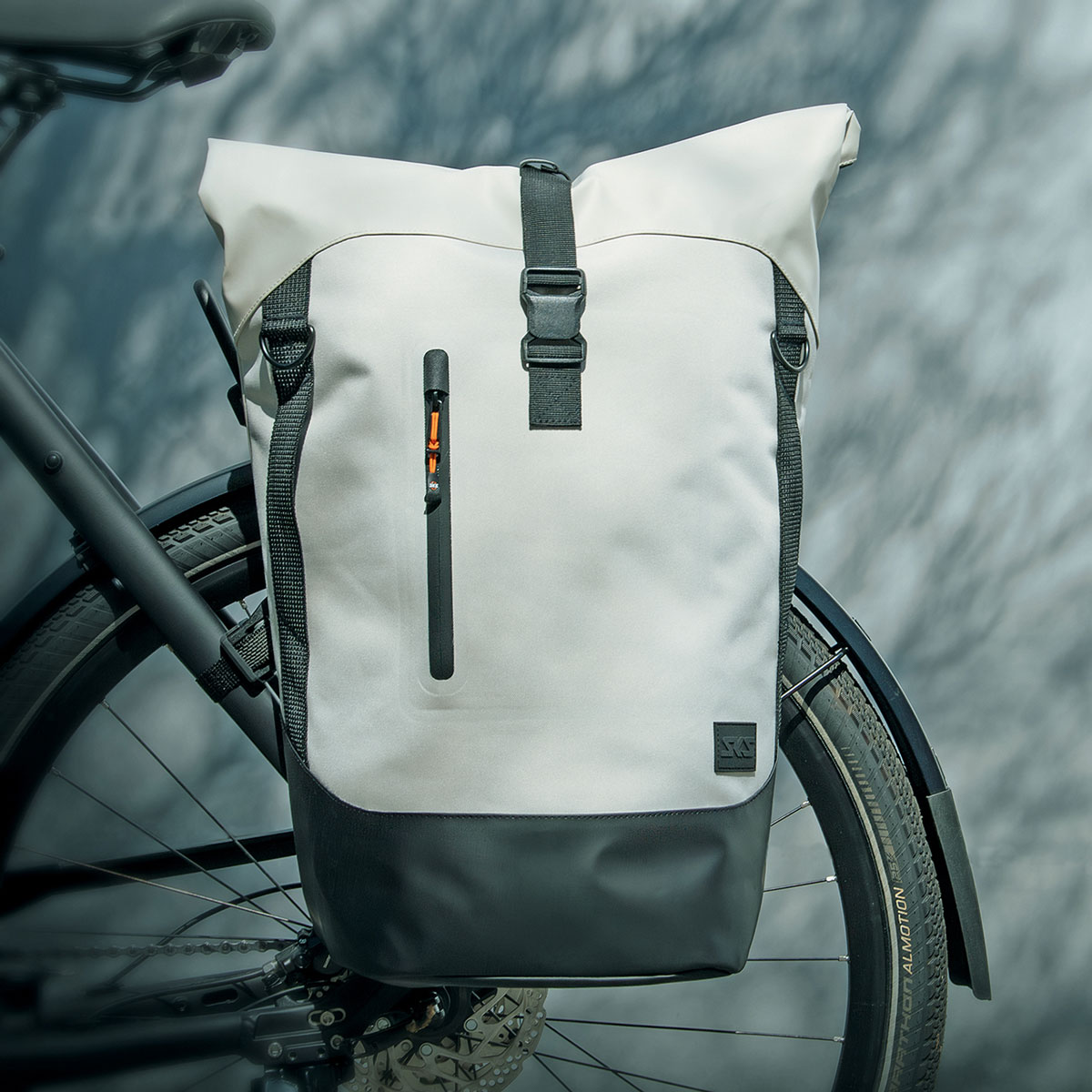 INFINITY-URBAN-SIDEBAG-196_b_18.jpg