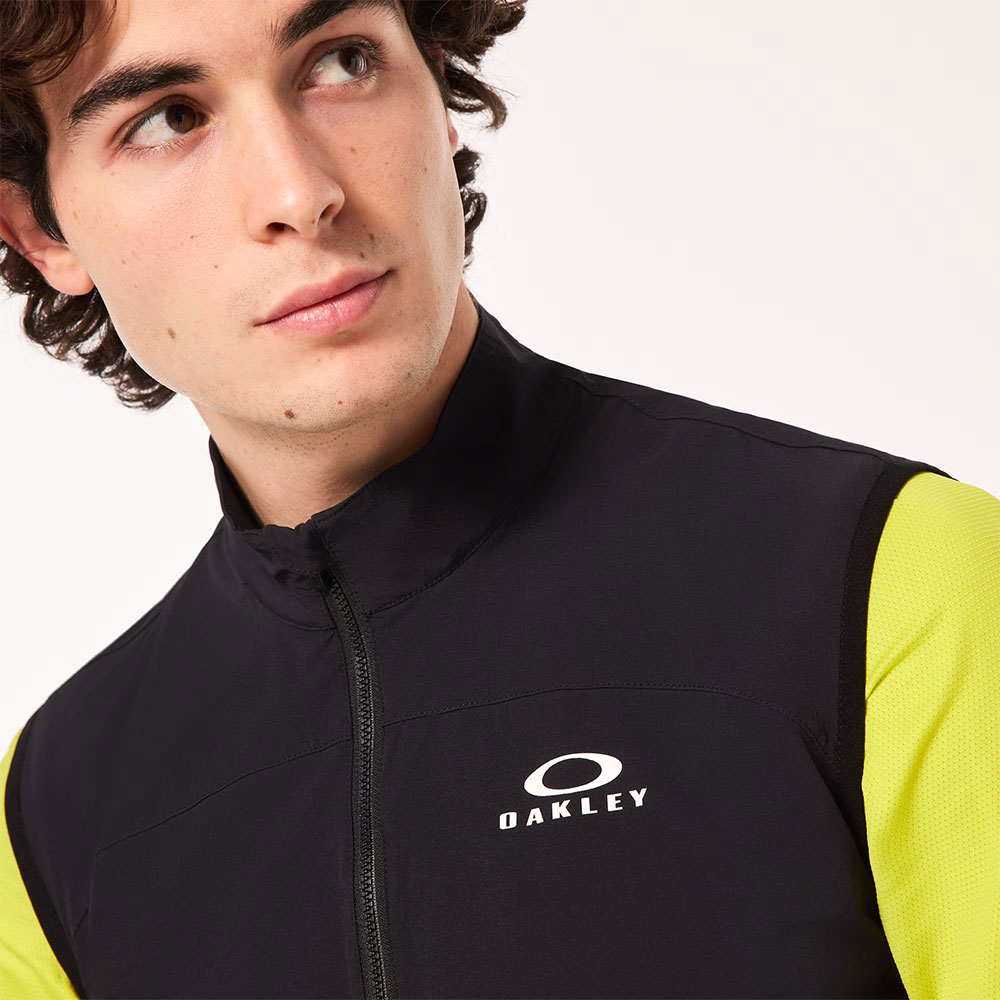 Oakley_Elements-MTB-Vest_FOA405453 02E_ (5).jpg
