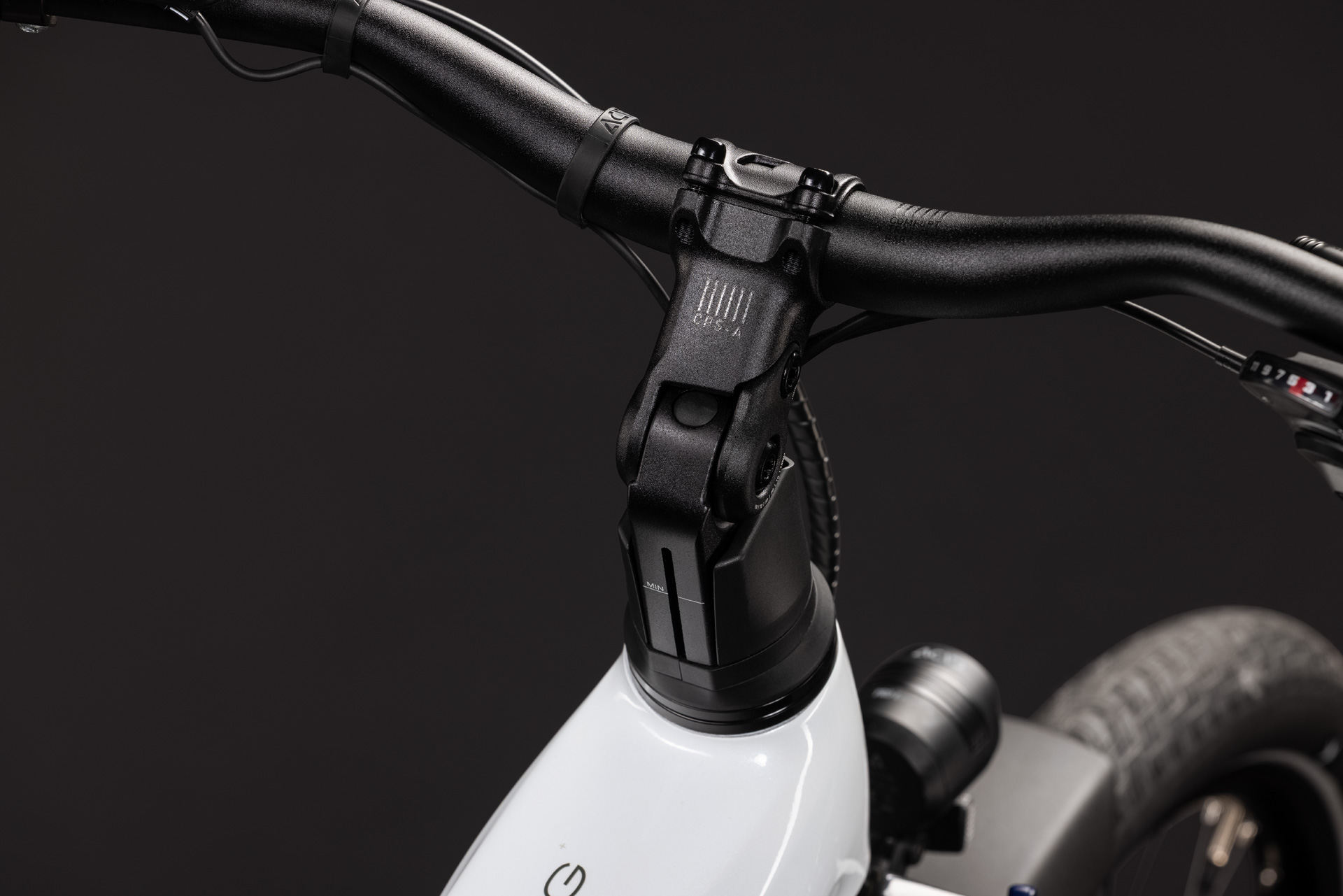 Touring Hybrid ONE 600 metallicwhite´n´chrome Trapeze