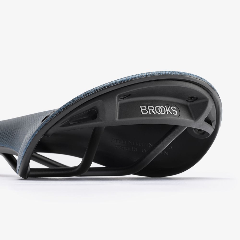 c17_carved_octane_cambium_saddle_detail2.jpg
