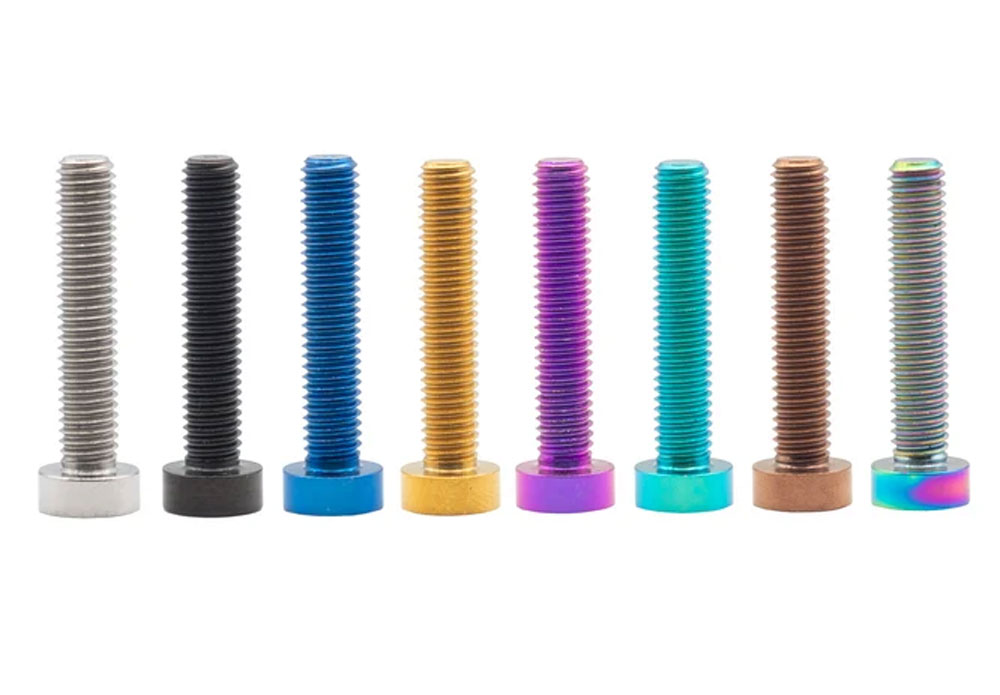 Titan-Schraube M6x30 für Topcap