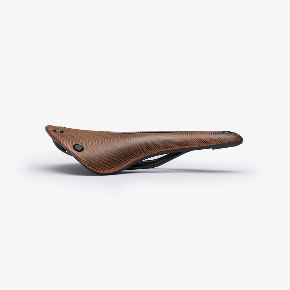 c17_carved_orange_cambium_saddle_side.jpg