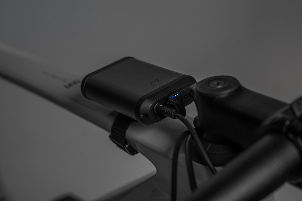 94487_Acid_Frontlicht_Pro_e200_Powerbank_5.jpg