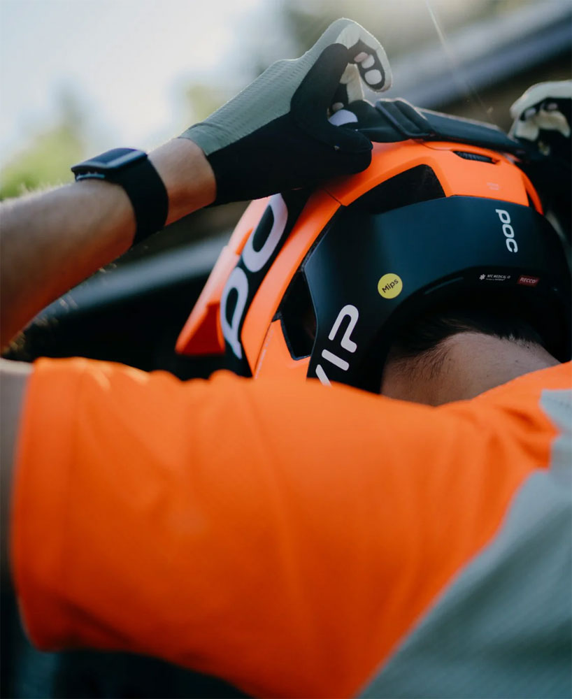 POC Otocon Race MIPS Fullface Helm 10530-8375_Action_ (2).jpg