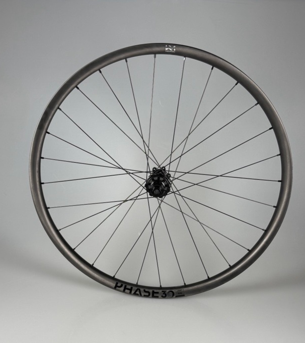 Towar z drugiej ręki / Phase 30 strong 29" 6 otworów 12x148 FADE – tylne koło z włókna węglowego