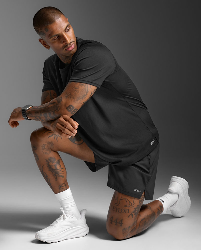 2XU_2X-MR7441A-BLKSRF_Aero_Mesh_Funktionsshirt (5).jpg
